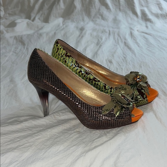 Poetic License Green and Brown Heels with Textured Design - Picture 1 of 6